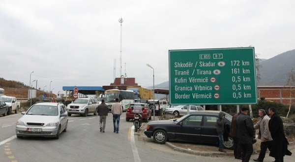 Ndalohen 15 migrantë në Vërmicë