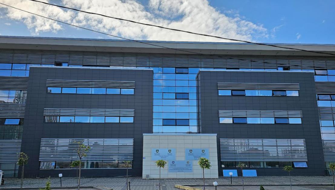 Ndalohen dy zyrtarë të lartë të Qendrës për Punë Sociale në Prishtinë, dyshohen për keqpërdorim të detyrës