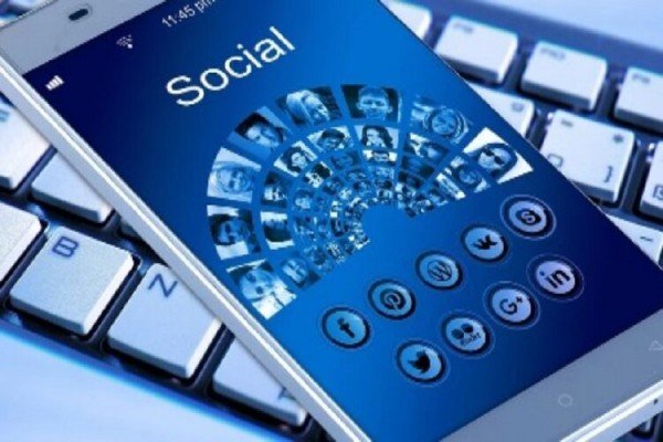 ​Meta përballet me reagime për mesazhet private të Facebook me Netflix