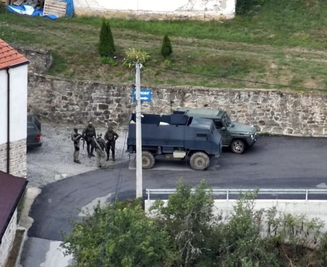Dalin detaje për 400 ekstremistët serbë që po trajnohen në Serbi, eksperti zbulon tri pikat kryesore ku mund të ndodhin sulmet