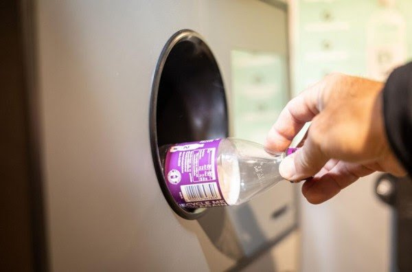 ​Qytetarët së shpejti do të rimburësohen për kthimin e shisheve të plastikës, qelqit e kanaçet