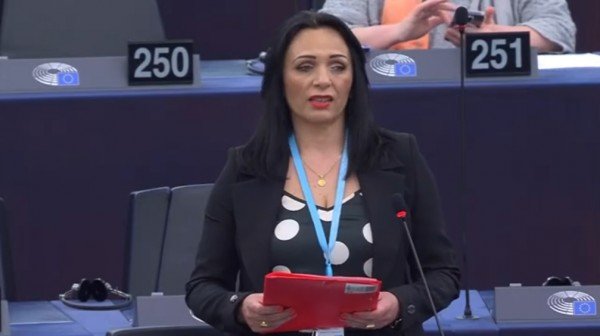 ​Deputetja e Maqedonisë në KiE ia përmend Serbisë vrasjen e familjes Jashari