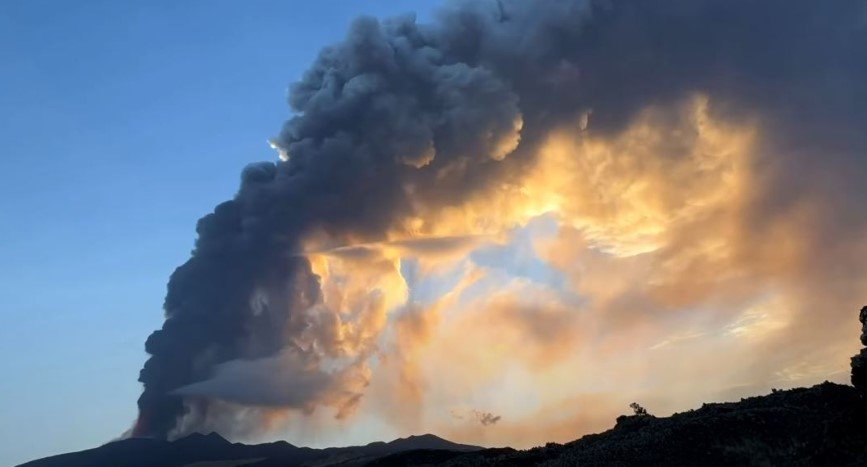 Riaktivizohet për herë të pestë vullkani “Etna”, ndërpriten fluturimet në Katania