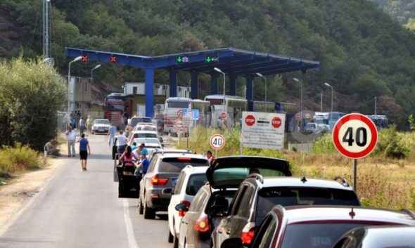 Gjendja në pikat kufitare, deri në 30 minuta pritje te Dheu i Bardhë për të dalë nga Kosova