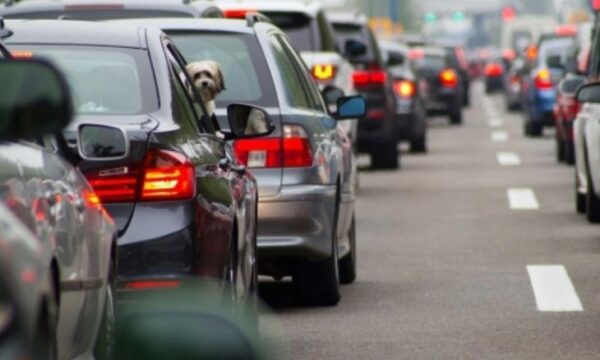 Gjendja në pikat kufitare, kolona deri në 500 metra te Dheu i Bardhë për të dalë nga Kosova