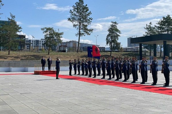 Ministri Maqedonci pret në takim homologun e tij nga Shqipëria, Pirro Vengun