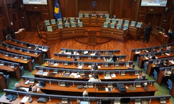Kuvendi miraton në parim Projektligjin për ndalimin e pijeve energjike nën 18 vjeç
