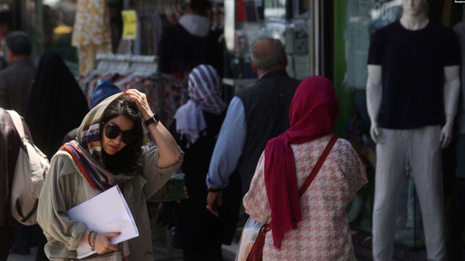 Ligjbërësit iranianë kërkojnë ndryshimin e projektligjit të rreptë për hixhabin