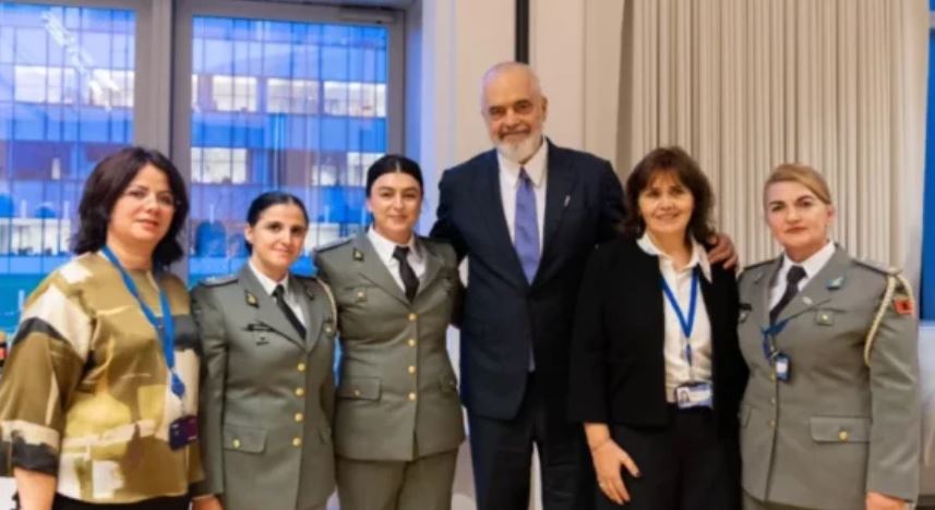 Edi Rama takon në Bruksel stafin ushtarak dhe civil të Shqipërisë në NATO-s: Krenar me ju