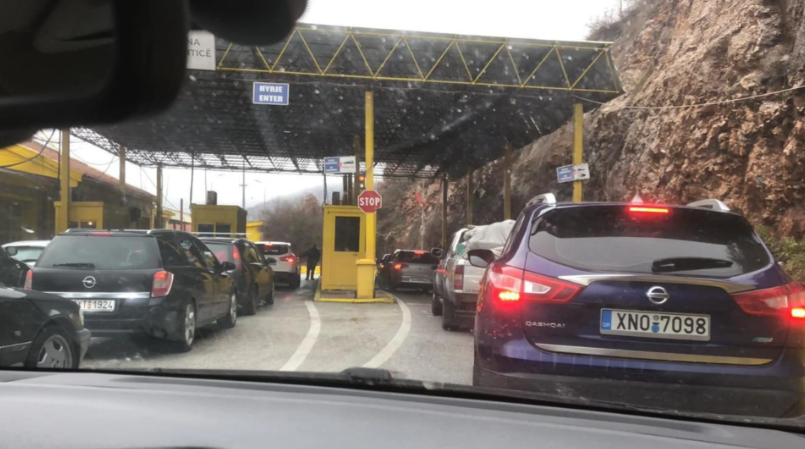 Festat e fundvitit shton lëvizjet në kufi, nis ardhja e emigrantëve nga vendi fqinj