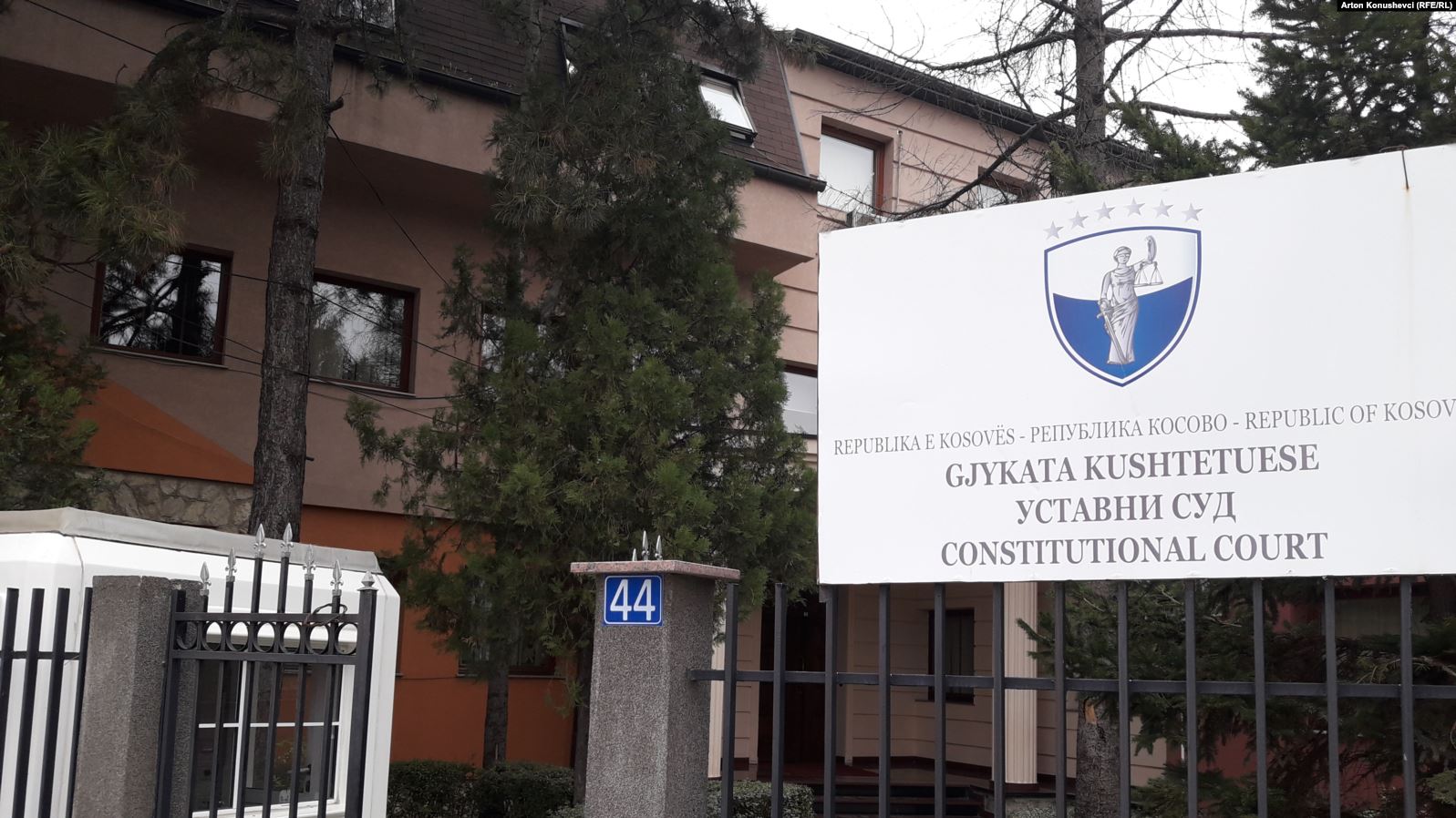 ​VV dorëzon në Kushtetuese dekretin e presidentes për shpërndarjen e Kuvendit