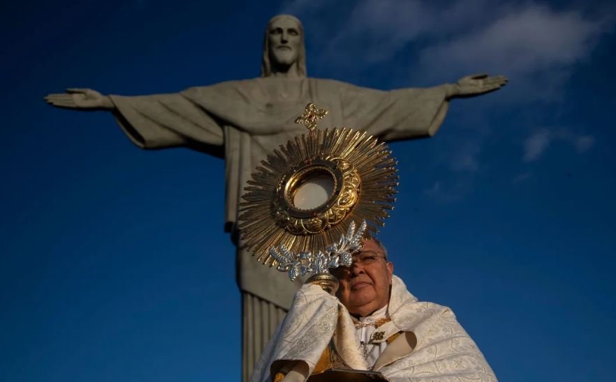 Statuja ikonike e Krishtit në Rio de Janeiro ndez debat, përplasje mes kishës dhe shtetit në Brazil