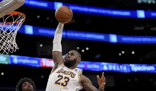 Fitojnë Lakers e Miami