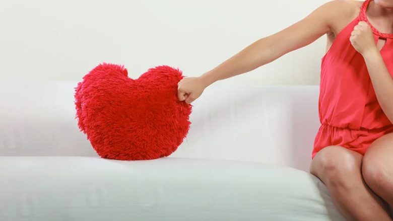 Si ta mbijetoni Ditën e të dashuruarve nëse jeni pa partner: Në vend që të ankoheni për fatin, me këto sugjerime nuk do të jeni të dëshpëruar!