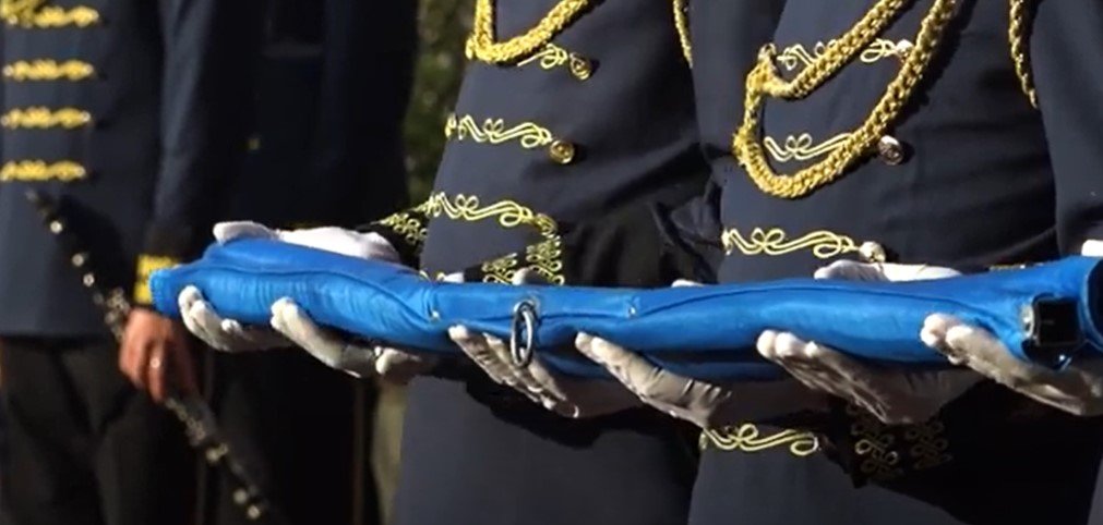 Pamje nga ngritja e Flamurit t&euml; Republik&euml;s s&euml; Kosov&euml;s
