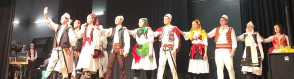 Tri shoqëri festojnë së bashku, shoqata “Sharri”, shoqëria “Dardania” dhe ansambli “Drita”!