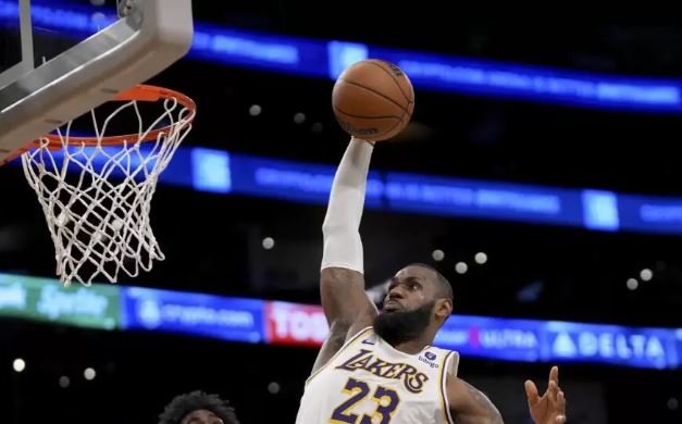 LeBron James një përbindësh i jep fitoren Lakersave