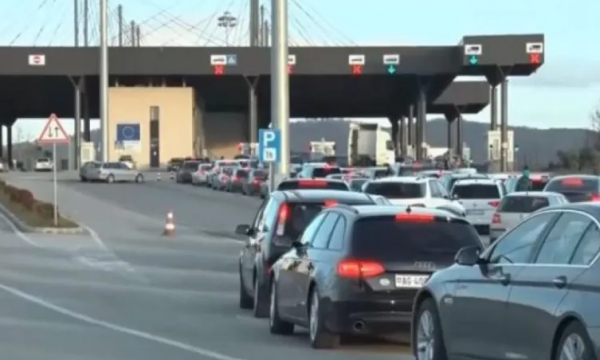 Policia iu bënë thirrje qytetarëve të shfrytëzojnë pikat kufitare me më pak fluks