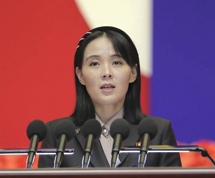 Koreja e Jugut akuzon Veriun për gjuajtje me artileri për të tretën ditë radhazi, motra e Kim tallet me ta