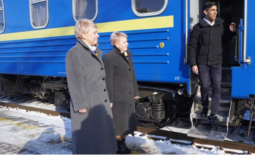 Kryeministri britanik viziton Kievin, pritet të njoftojë paketë të re mbështetjeje për Ukrainën