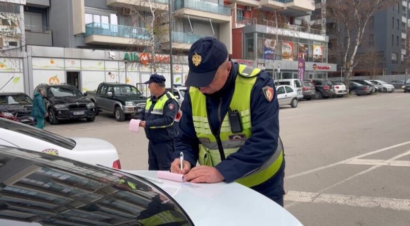 Këmbësorët “e pabindur” gjobiten nga Policia Rrugore, ja sa shkelje janë shënuar në Gjirokastër