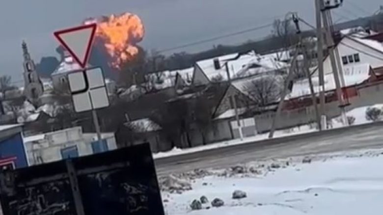 Deputeti rus thotë se aeroplani u rrëzua nga ukrainasit, pretendon se u godit me raketa