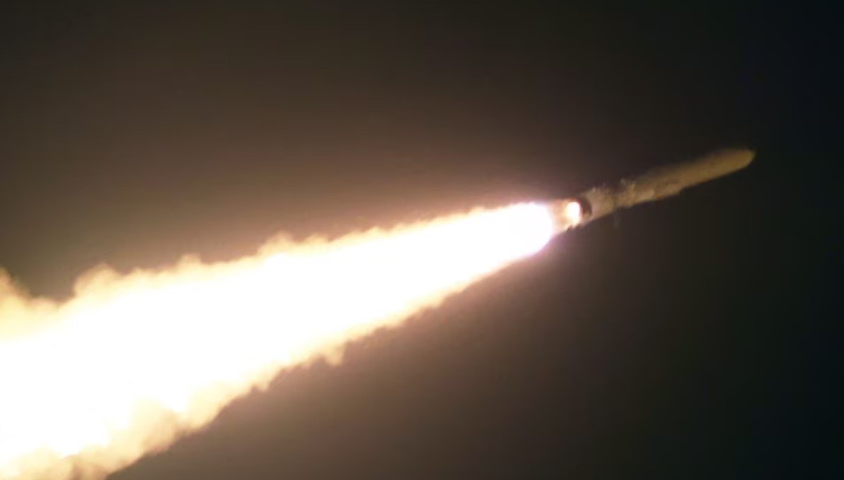 Koreja e Veriut teston një raketë lundruese