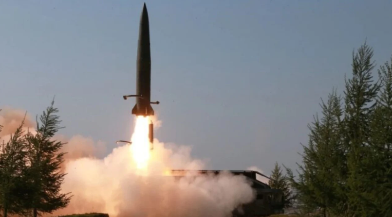 Rriten tensionet, Koreja e Veriut lëshon sërish raketa në brigjet lindore