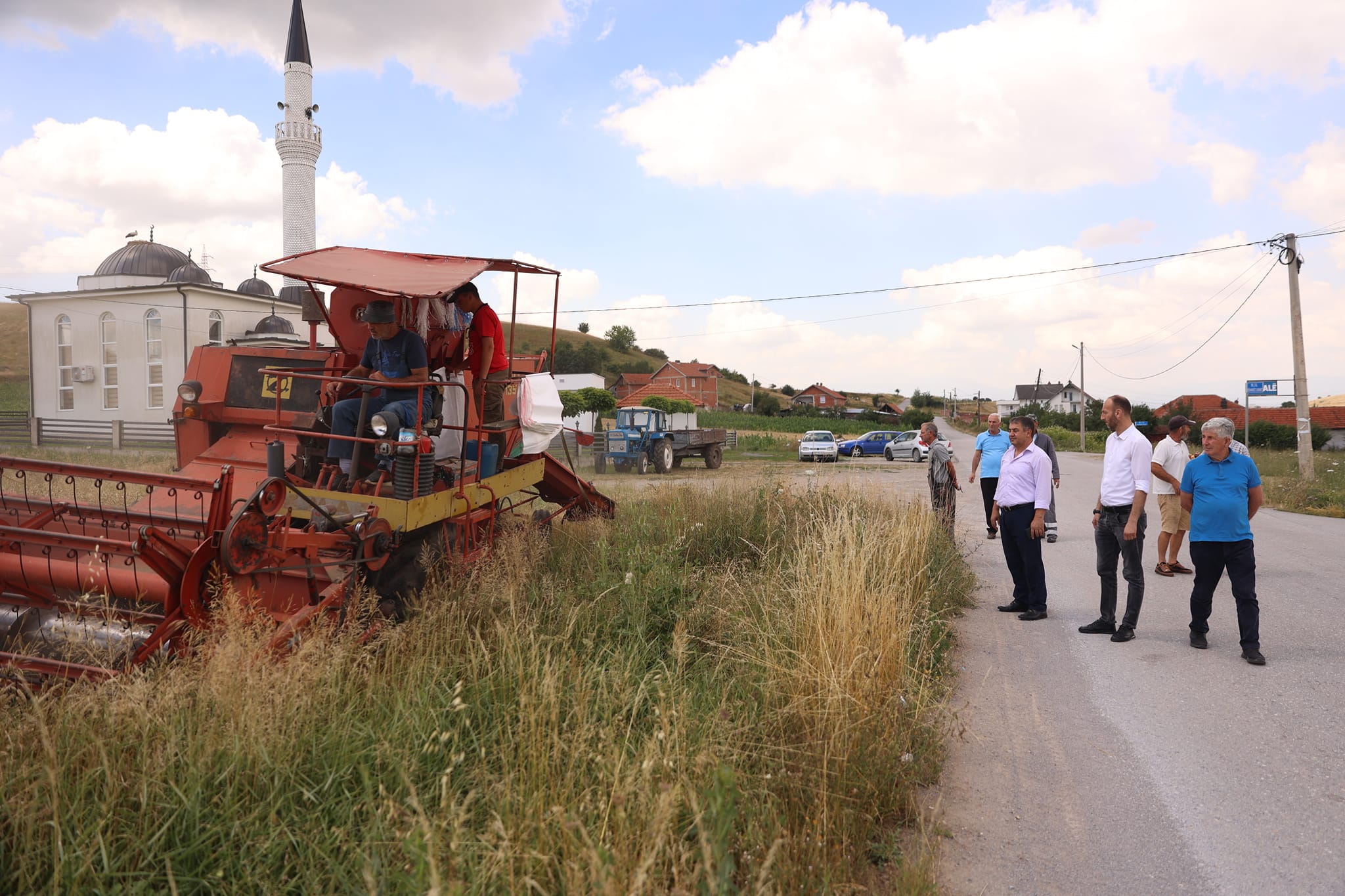Drejtori i Bujqësisë, hap zyrtarisht fushatën e korrje-shirjeve në Komunën e Gjilanit 