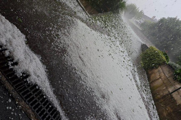 ​Stuhia e fuqishme godet Slloveninë