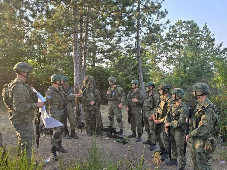 “Të gatshëm për mision”: Ushtarë të FSK-së realizojnë me sukses trajnimin për qitje ditën dhe natën