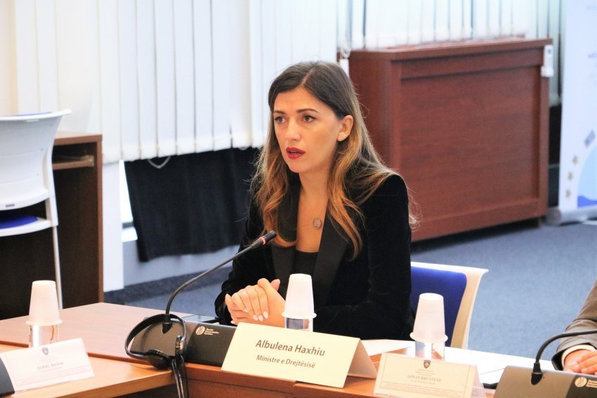 Ministrja Haxhiu reagon pas raportimeve për vrasjen e Faton Hajrizit, hedh dyshime të forta – kërkon hetim ndërkombëtar