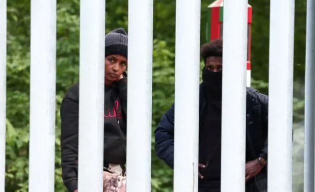 Polonia miraton projektligjin që ua mundëson autoriteteve përdorimin e armëve në kufi me Bjellorusinë