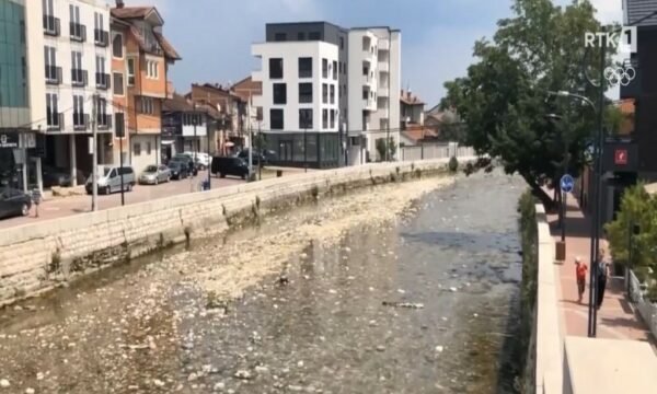 Deri në 14 orë reduktime të ujit në disa lagje të Pejës 