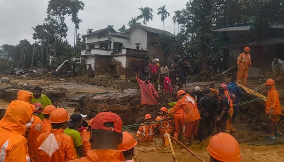 Indi: 24 persona të vdekur, dhjetëra të plagosur nga rrëshqitjet e dheut