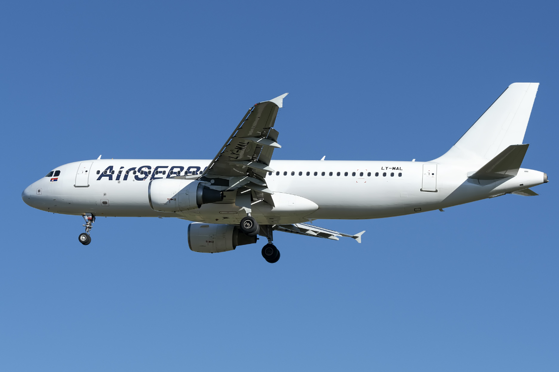 Aeroplani në përdorim nga “Air Serbia” ateroi në Kosovë