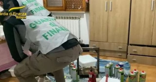 Dyshohej se i rridhte gazi në shtëpi, zjarrëfiksja shkon për të ndihmuar shqiptarin në itali, i gjejnë 14 kg drogë