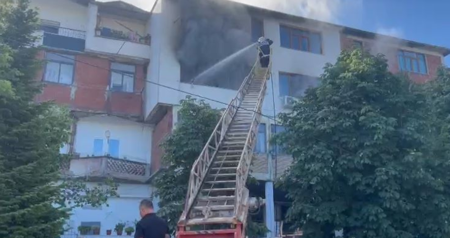 Përfshihet nga flakët banesa në Kukës