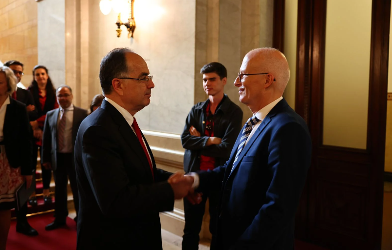 Presidenti Begaj takohet me kryetarin e bashkisë së Hamburgut, zbardhen temat e diskutimit
