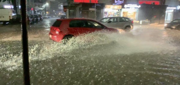Shiu, breshëri dhe erërat e fuqishme “pushtojnë” Prishtinën