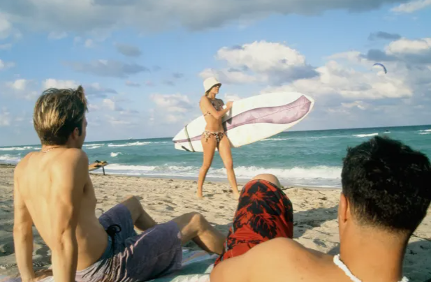 “Kunata ime zbriti në pishinë e veshur me bikini tanga, dukej e pabesueshme, por tani gruaja...”