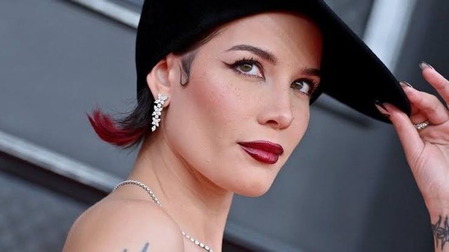 Pas diagnostikimit me lupus, Halsey bën daljen e parë publike. Duket e mrekullueshme!