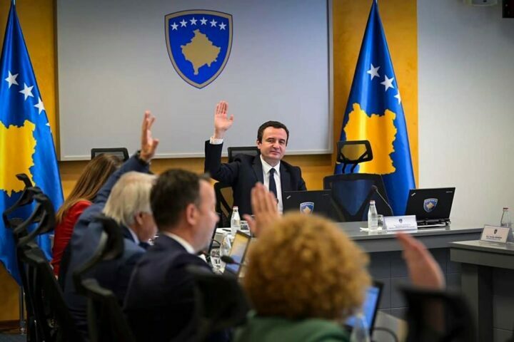 Qeveria ndan rreth 300 mijë euro, kuponë ushqimi për familjet në nevojë