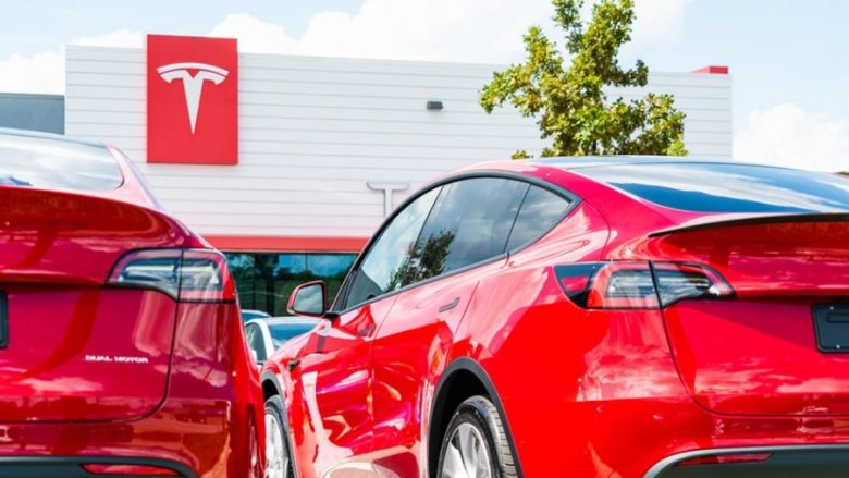 E papritur, Tesla e paditi Teslën