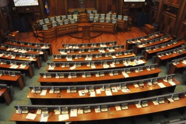 ​Dhjetë vjet nga vetë-rrëzimi i Qeverisë dhe Kuvendit të Kosovës