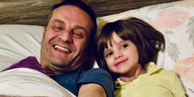 Sinan Vllasaliu uron nipin për ditëlindje me fjalë zemre