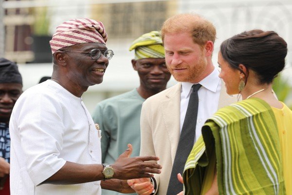 ​Princi Harry tregon aftësitë e basketbollit në Nigeri