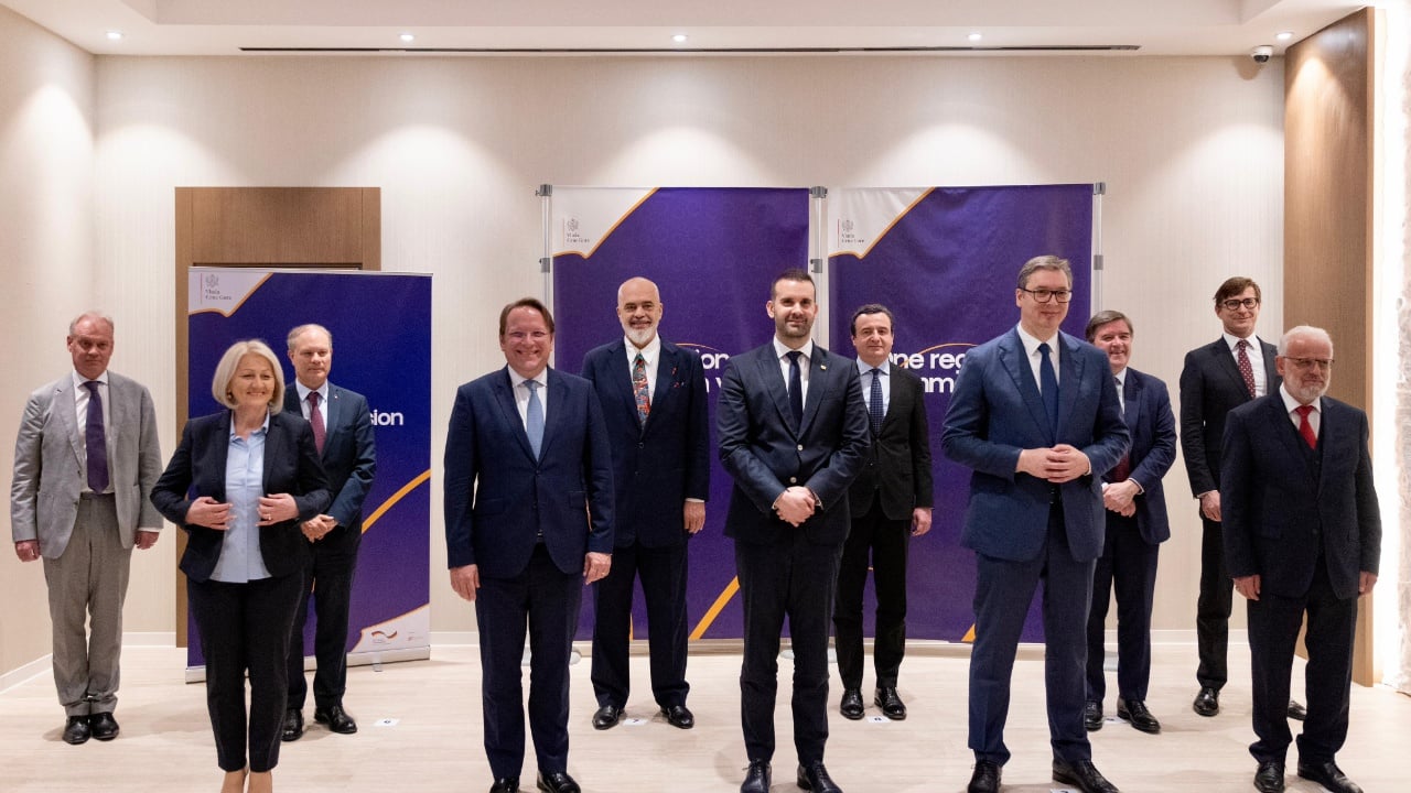 Kurti në Mal të Zi ia kërkon live këtë gjë Vuçiqit, ka edhe një porosi për BE-në - i pakënaqur edhe me Bosnjën