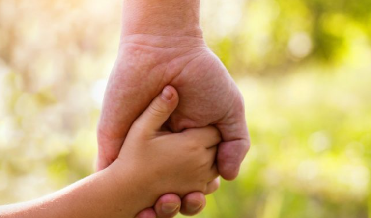 50 fëmijë në Kosovë janë në pritje për adoptim, ndërsa 200 familje të interesuara për ta