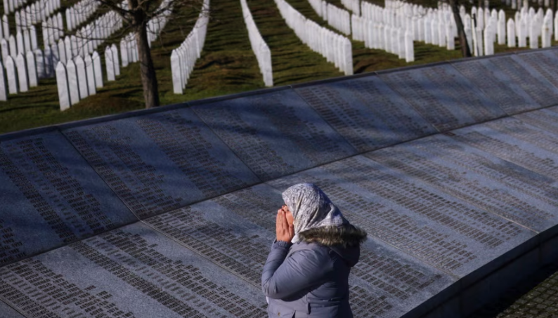 Mohimi i gjenocidit të Srebrenicës mban plagët të hapura për të mbijetuarat